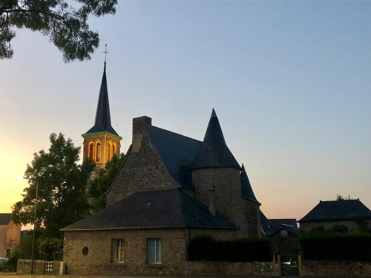 مبيت وإفطار Soulgé-sur-ouette Manoir De La Grand'Cour المظهر الخارجي الصورة